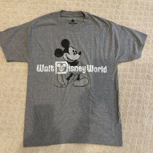 Walt Disney World T shirt Sz M grey